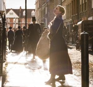 Alicia a través del espejo